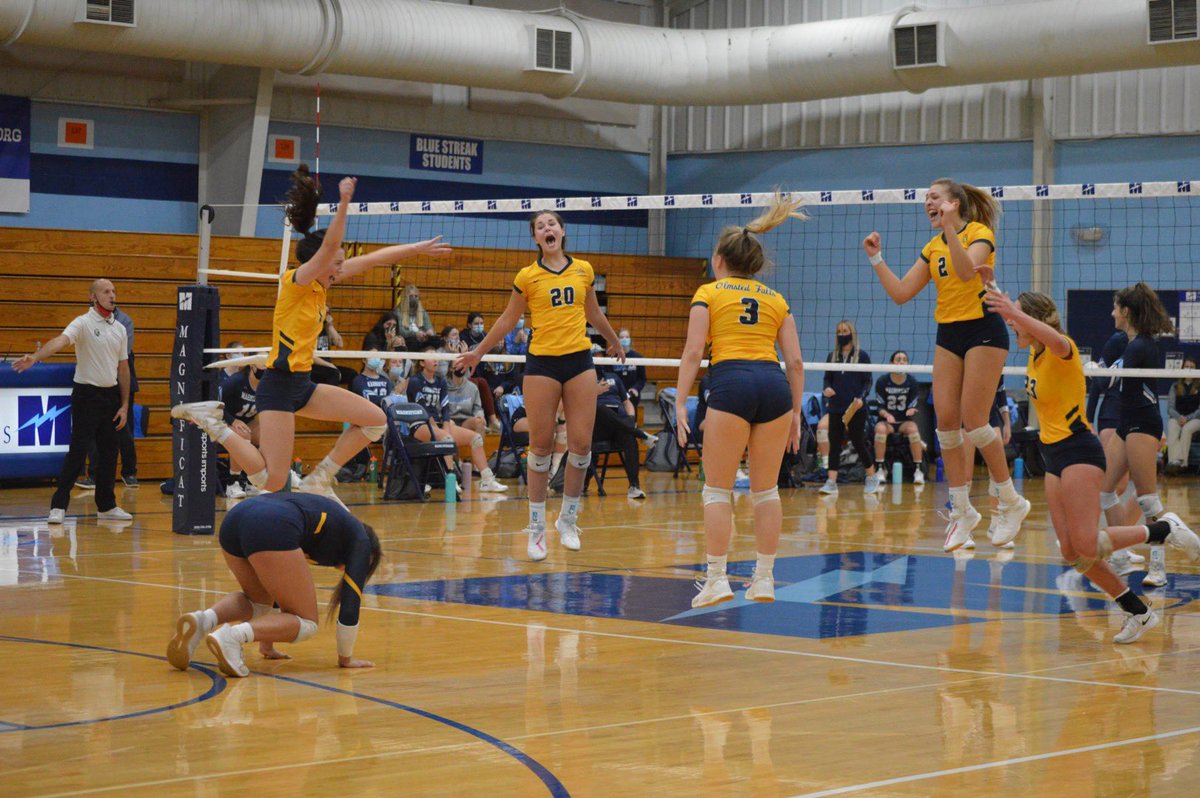 ofvolleyball's tweet photo. Bulldogs WIN in 4!!!! Dogs take down Magnificat, who was riding a 16 match win streak. Off to Regionals on Thursday! #RoadToRegionals #PublicSchoolPride https://t.co/WSxjleGfqz
