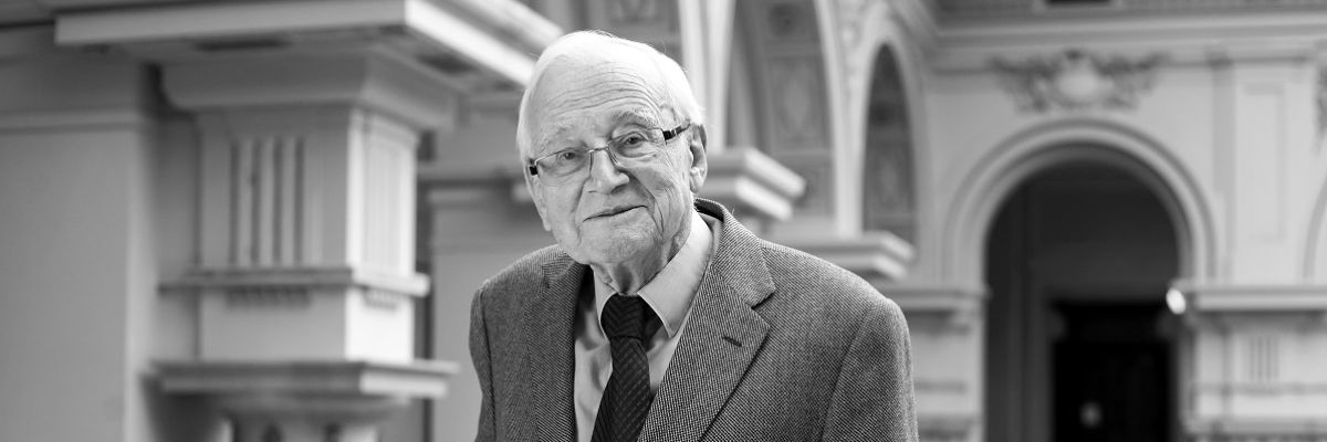Akademie_ved_CR's tweet photo. Zemřel Rudolf Zahradník, první předseda Akademie věd ČR
„Profesor Zahradník byl nejen výraznou vědeckou osobností, ale byl to také velmi milý a šarmantní člověk. Jeho noblesa, vtip a vždy dobrá nálada nám budou chybět,“ říká předsedkyně Eva Zažímalová.
https://t.co/G9xakdvjms https://t.co/5z8AIkuvBN