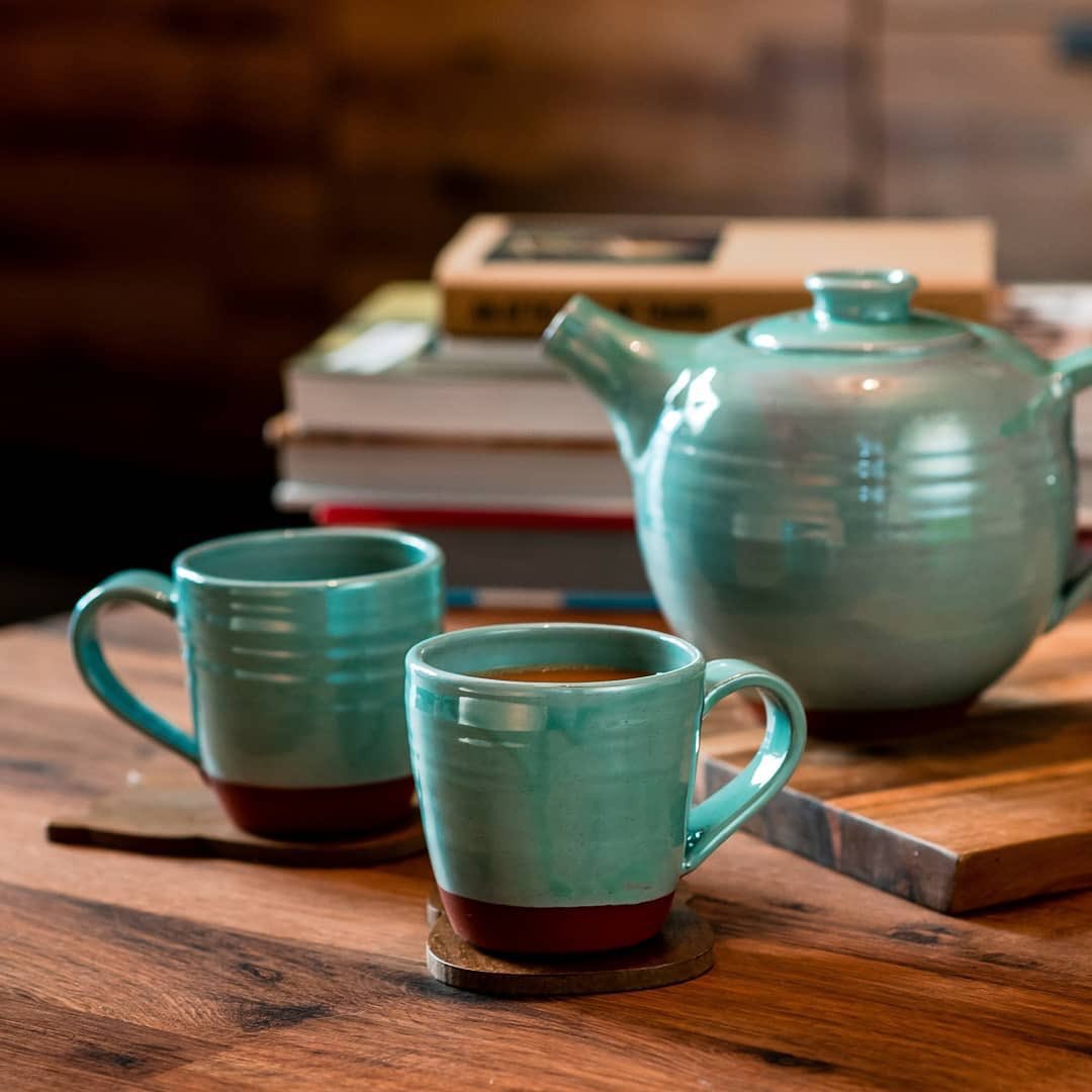 Helen is a lovely Northern Irish potter who makes handsome delph that can be purchased on her website. Her teapot is my favourite creation & pours perfectly! With the Irish love of tea it’s important that your favourite beverage is served up impressively:  http://helenfaulknerceramics.com 