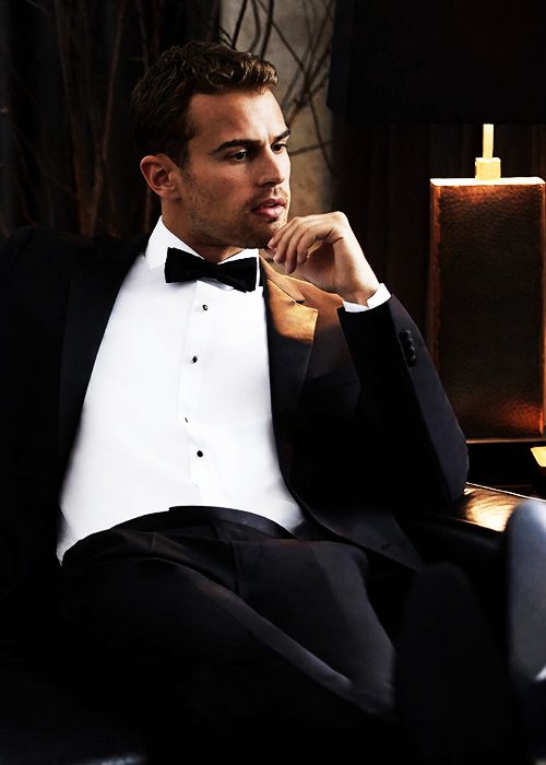 ~50 Shades Account
~Vampire/Hybrid
~Descriptive/Literate
~Crossovers welcome
~Coming to a city near you!
~50 Shades with a bite!
~RT &amp; Like please

We live in a world of bite or be bitten, I choose both!