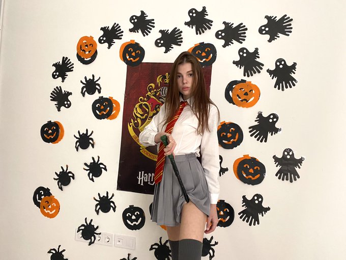 Happy Halloween ? my magic wand so naughty tonight come and visit my room on @chaturbate #anibutler #Halloween2020