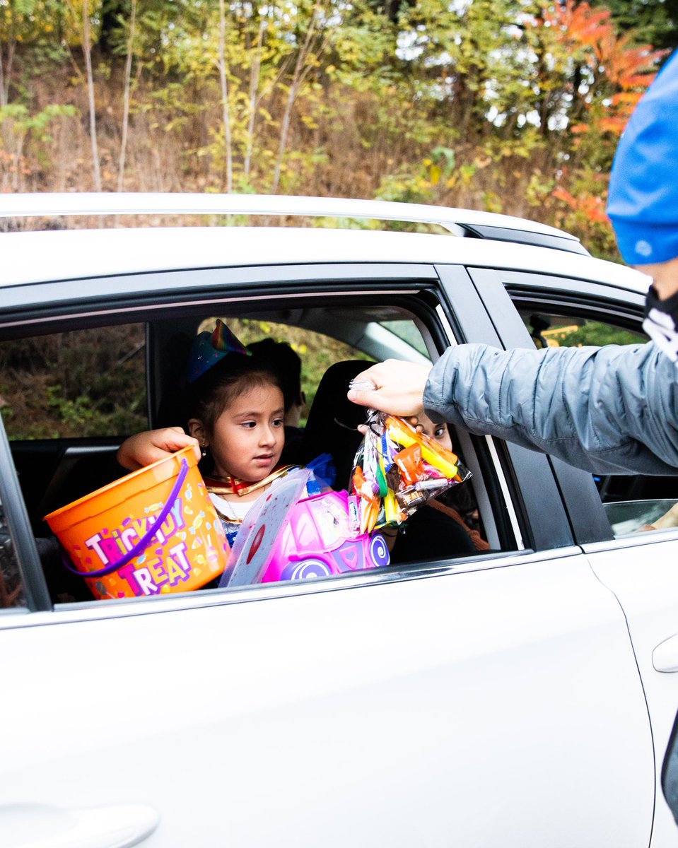 IPROMISESchool's tweet photo. Last night we had a drive through Halloween filled with BOO-tiful costumes and SPOOKY cars! 🚗 👻 Each family left with candy, new school supplies, and our 3rd graders got a brand new scary story from @secondandseven https://t.co/ChDICNxaMr