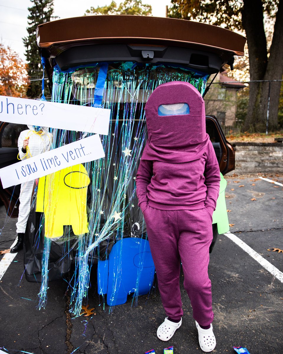 IPROMISESchool's tweet photo. Last night we had a drive through Halloween filled with BOO-tiful costumes and SPOOKY cars! 🚗 👻 Each family left with candy, new school supplies, and our 3rd graders got a brand new scary story from @secondandseven https://t.co/ChDICNxaMr