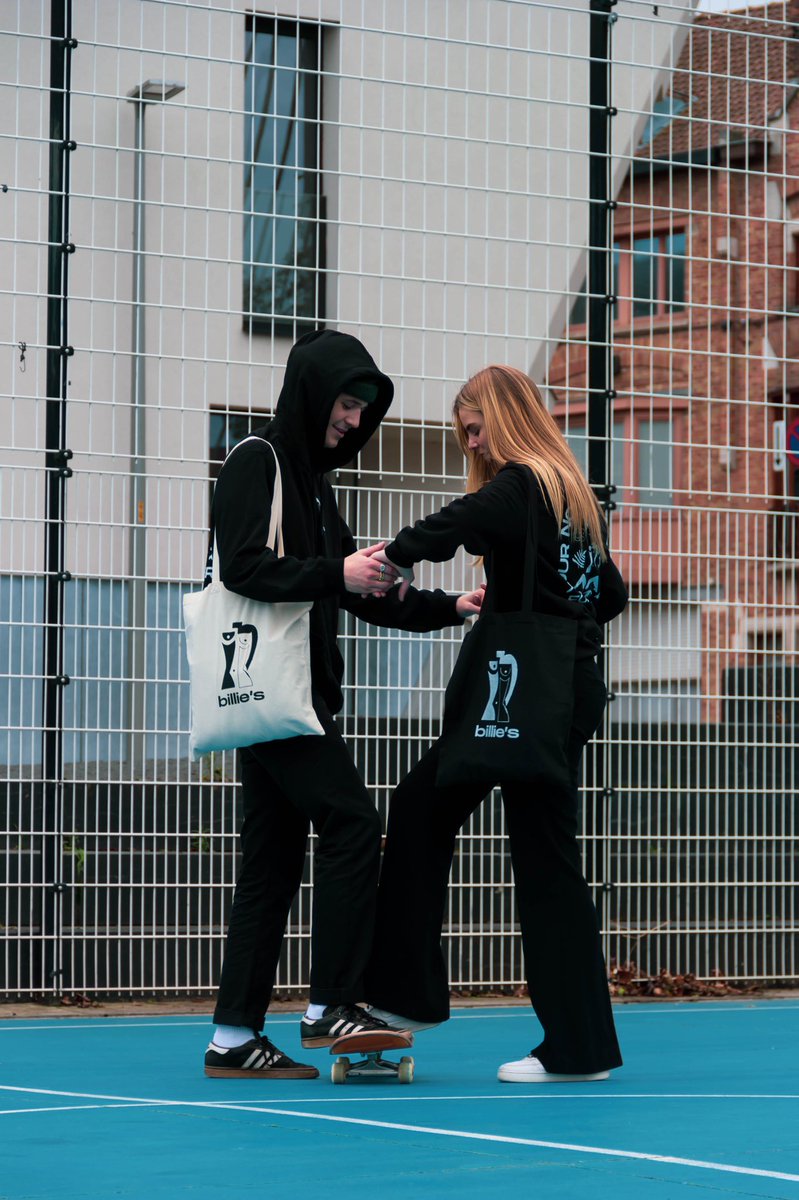 HenderyckxKiona's tweet photo. Ik ontwerp en druk zelf mijn eigen t shirts, hoodies, totebags enz. Met als naam Billie’s. Volg allemaal mijn pagina op instagram @billies.shirts en support your locals 💙 https://t.co/REoggJxCMM