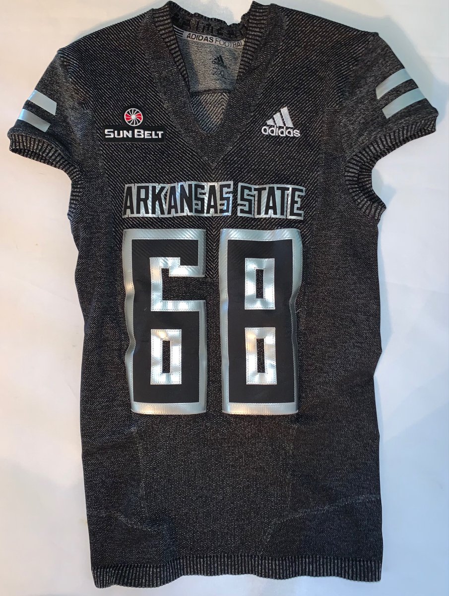 ProJerseys1's tweet photo. That was then (Not NCAA Compliant) This is now (NCAA Compliant) https://t.co/L3tRkd8d5w