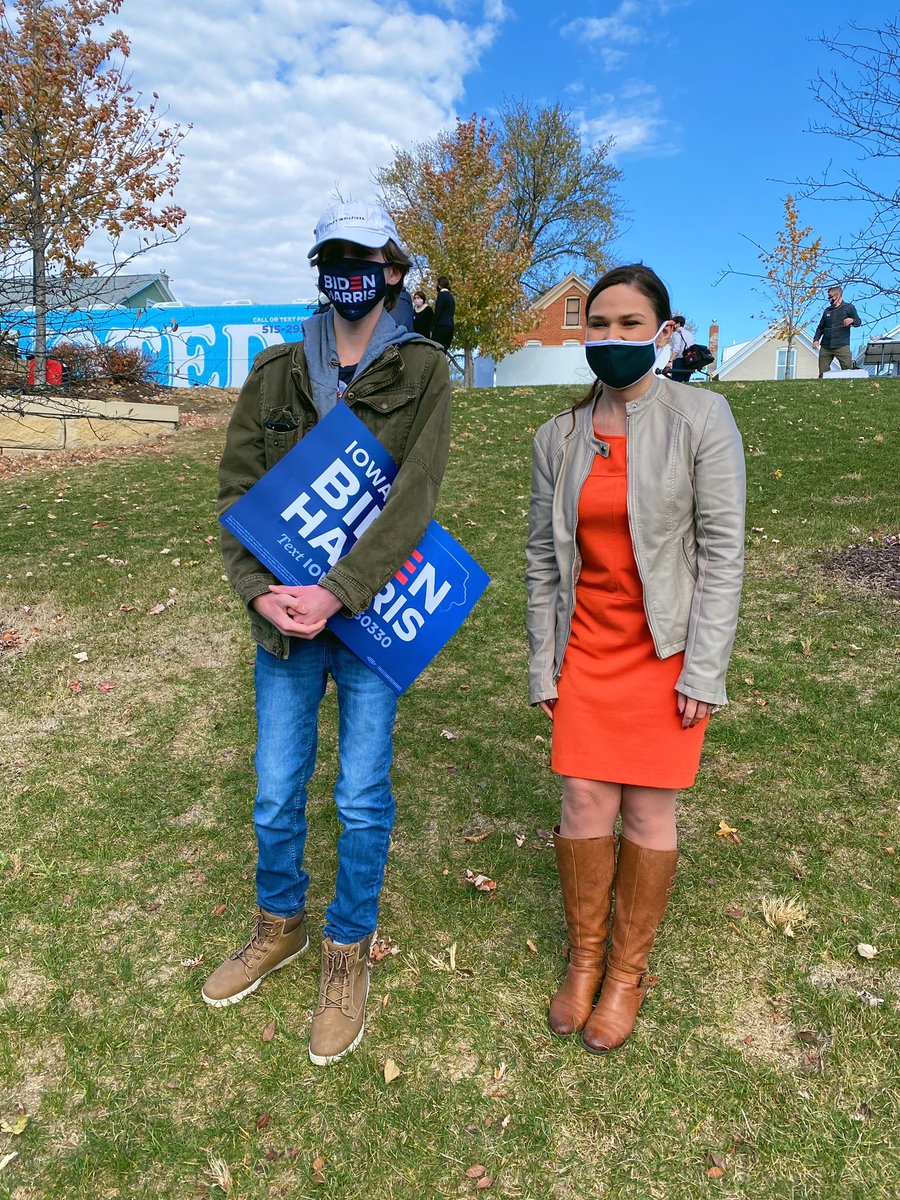 Great to be in Dubuque with <a href="/amyklobuchar/">Amy Klobuchar</a> and @TeamJoe to remind folks how important it is to get to the polls!! 

We have just 3 days left before the most important election in our lifetime — make your voice count by making a plan to vote at Iwillvote.com! #ia01 #vote