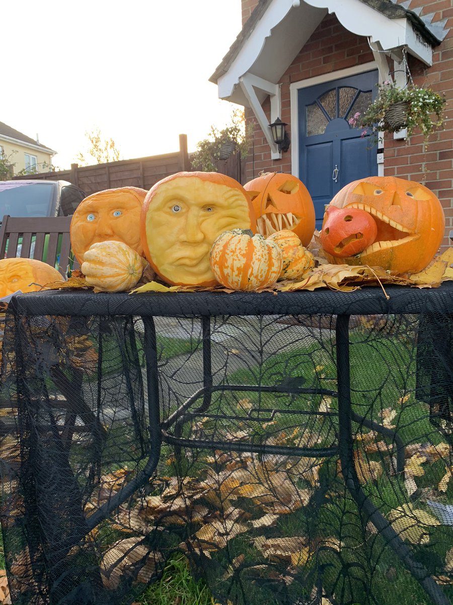 WaitressPie's tweet photo. Loving my pumpkin display this year 🎃💀 https://t.co/ZM7rDL5S2B