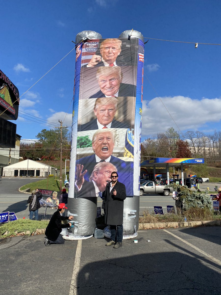 KingOfContent18's tweet photo. Extemporaneous road rally/passing out signs! #JapaneseForTrump made this incredible blowup mural of @realDonaldTrump! The enthusiasm and energy is electric for @POTUS! #RedWaveIncoming! #MAGA #KAG 🇺🇸🇺🇸🇺🇸 https://t.co/EGq3DYoisz