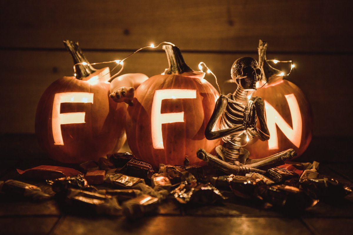 Look at what my friends made me for a Halloween present 😢