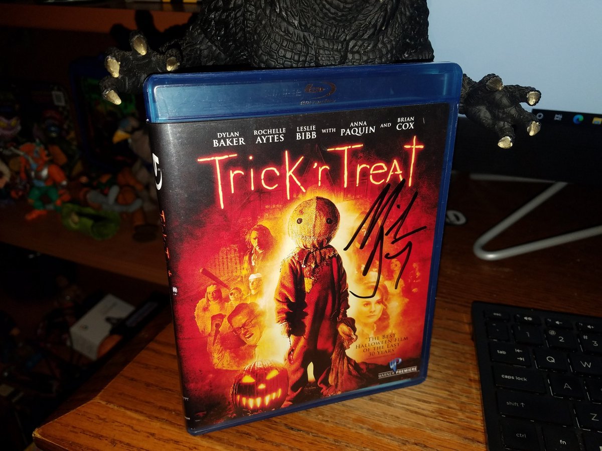 One more giveaway since it's Halloween? Alright. I've got a Trick 'r Treat Blu-ray signed by writer/director Michael Dougherty and I want you to have it. All you have to do to enter is follow me and RT this tweet. Happy Halloween, friends. Hope everyone's enjoying the day! 🎃