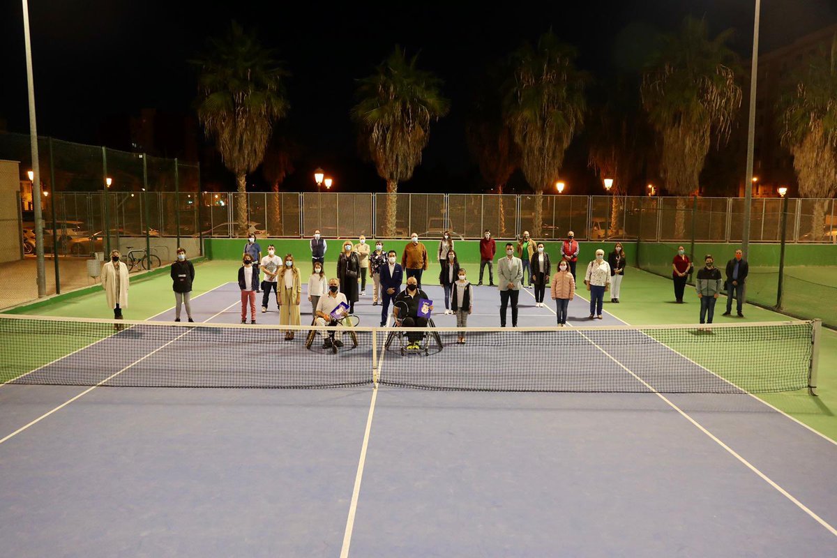 JCF_Valencia's tweet image. 🎾🏆 Presentem el III Torneig de tennis de @JCF_Valencia i signem un conveni de col·laboració amb la @fedteniscv per a promoure la participació de les falles en tots els esdeveniments relacionats amb la pràctica d’este esport.

#EsportsJCF #LesFallesSomResponsables