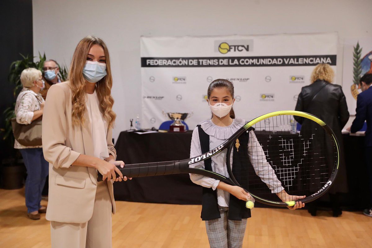JCF_Valencia's tweet image. 🎾🏆 Presentem el III Torneig de tennis de @JCF_Valencia i signem un conveni de col·laboració amb la @fedteniscv per a promoure la participació de les falles en tots els esdeveniments relacionats amb la pràctica d’este esport.

#EsportsJCF #LesFallesSomResponsables