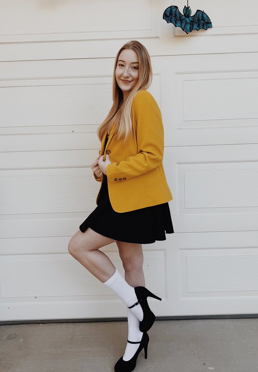 hanimal__'s tweet photo. happy halloween💛 #clueless https://t.co/3lAxYIT6cV