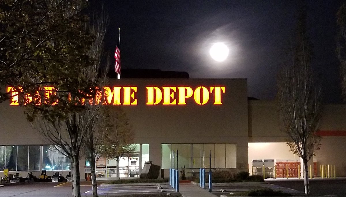 Happy Halloween! What a spooky start to this day! <a href="/SummerB_THD4026/">Summer Burton</a> #thd4026