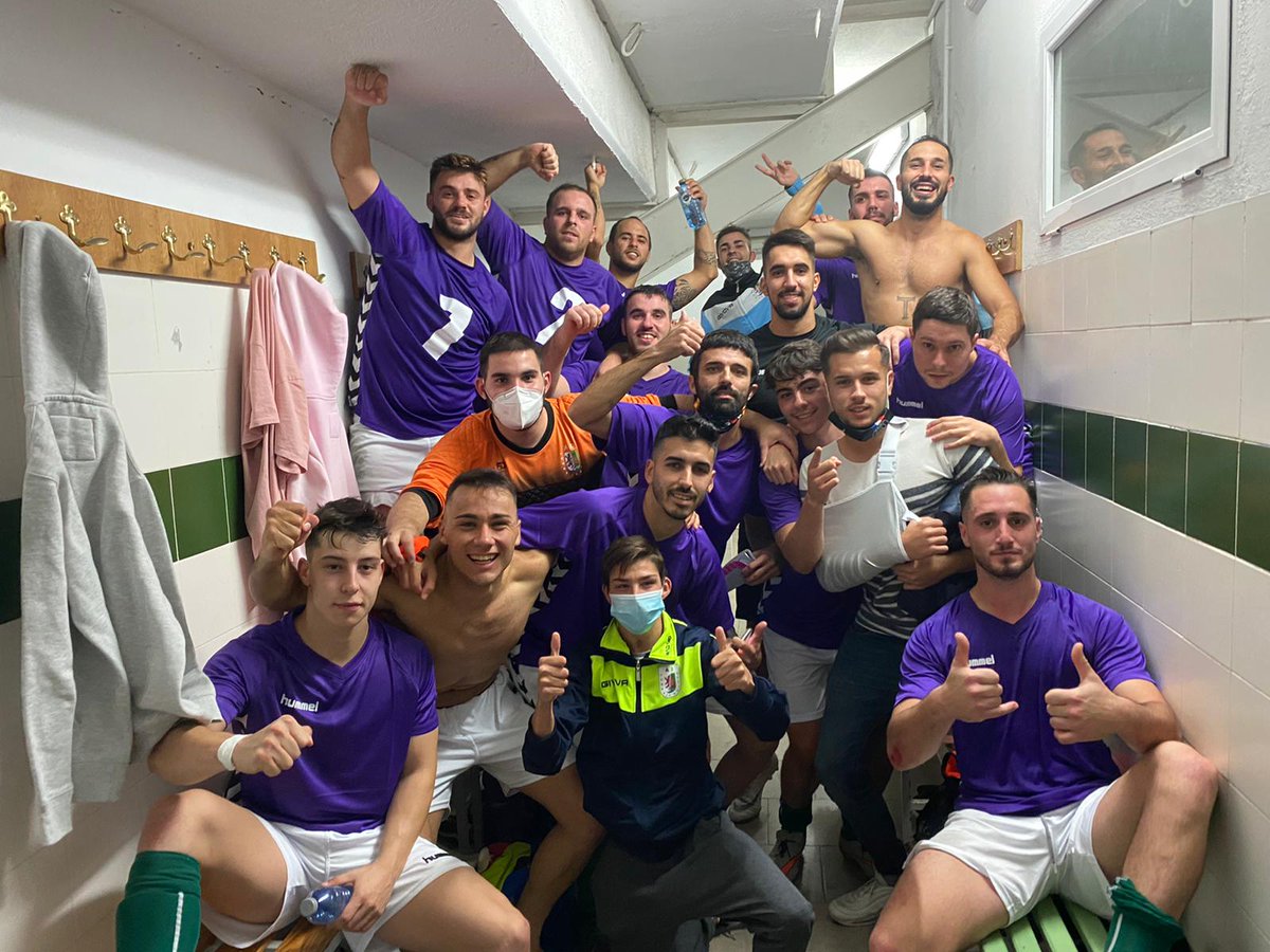 TorrejoncilloAD's tweet photo. 💚📸 LA IMAGEN DEL PARTIDO 📸💚

🗣️ | El equipo lucho, trabajo y consiguió un punto muy valioso.

📲 #ADTorrejoncillo #TodoAlVerde #JuntosSomosMásFuertes https://t.co/inmoFKEDNJ