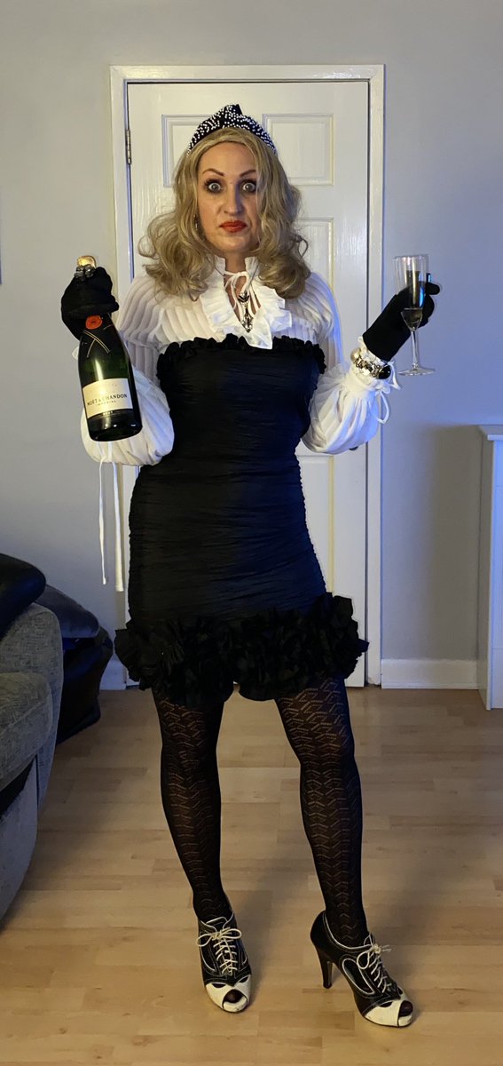 flowersnpluto's tweet photo. @SchittsCreek @danjlevy What’s up my mother and I dressed up as Moira and David for Halloween #halloween #schittscreek https://t.co/i5VKxpRzBY