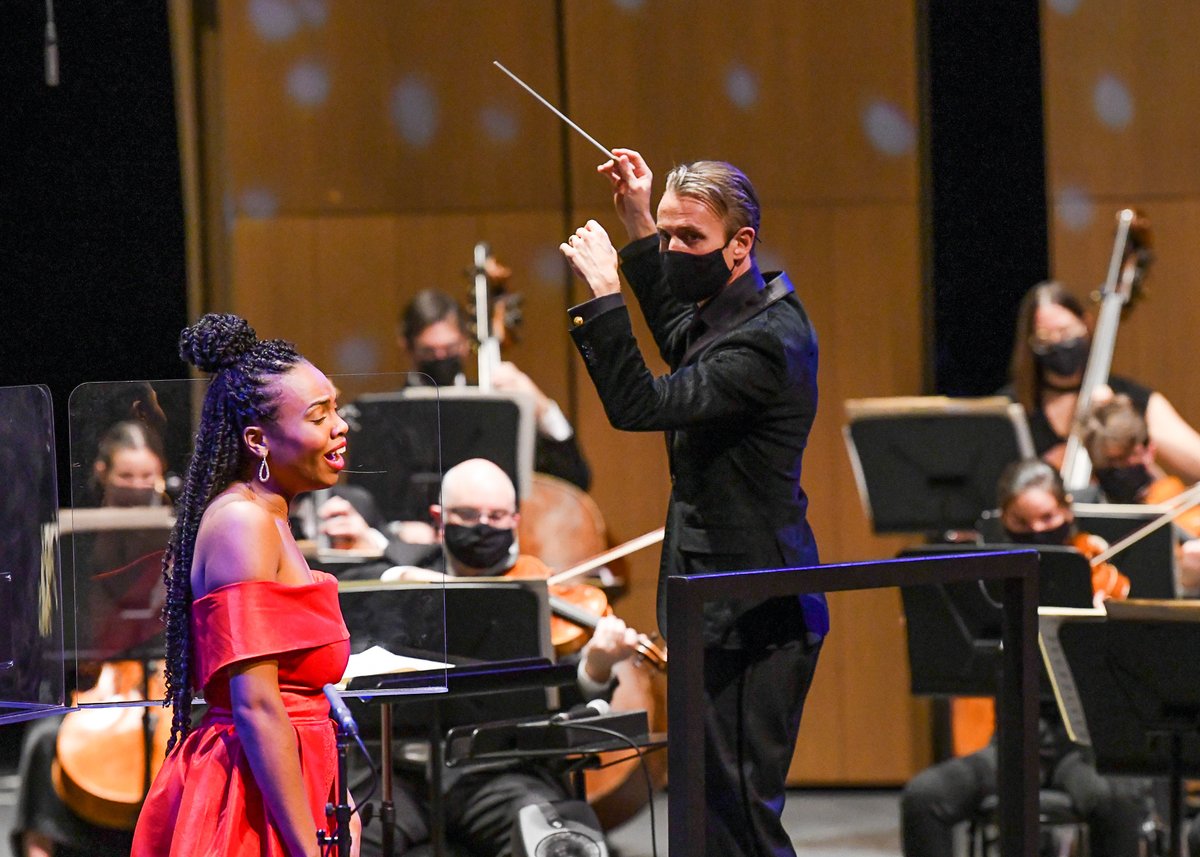 NACOrchCNA's tweet photo. Pictures from today's rehearsal! Quelques photos de la rรฉpรฉtition d'aujourd'hui! #NACOisBack #NACOLive #Backstage #OCNAdeRetour ๐ทFred Cattroll
Join us, 8 p.m., tonight! Ce soir 20h!
๐ Website / site Web : https://t.co/S3rz9wjBD5
๐ Facebook Live : https://t.co/rwncy7PlMq https://t.co/JlyOfYnVMX