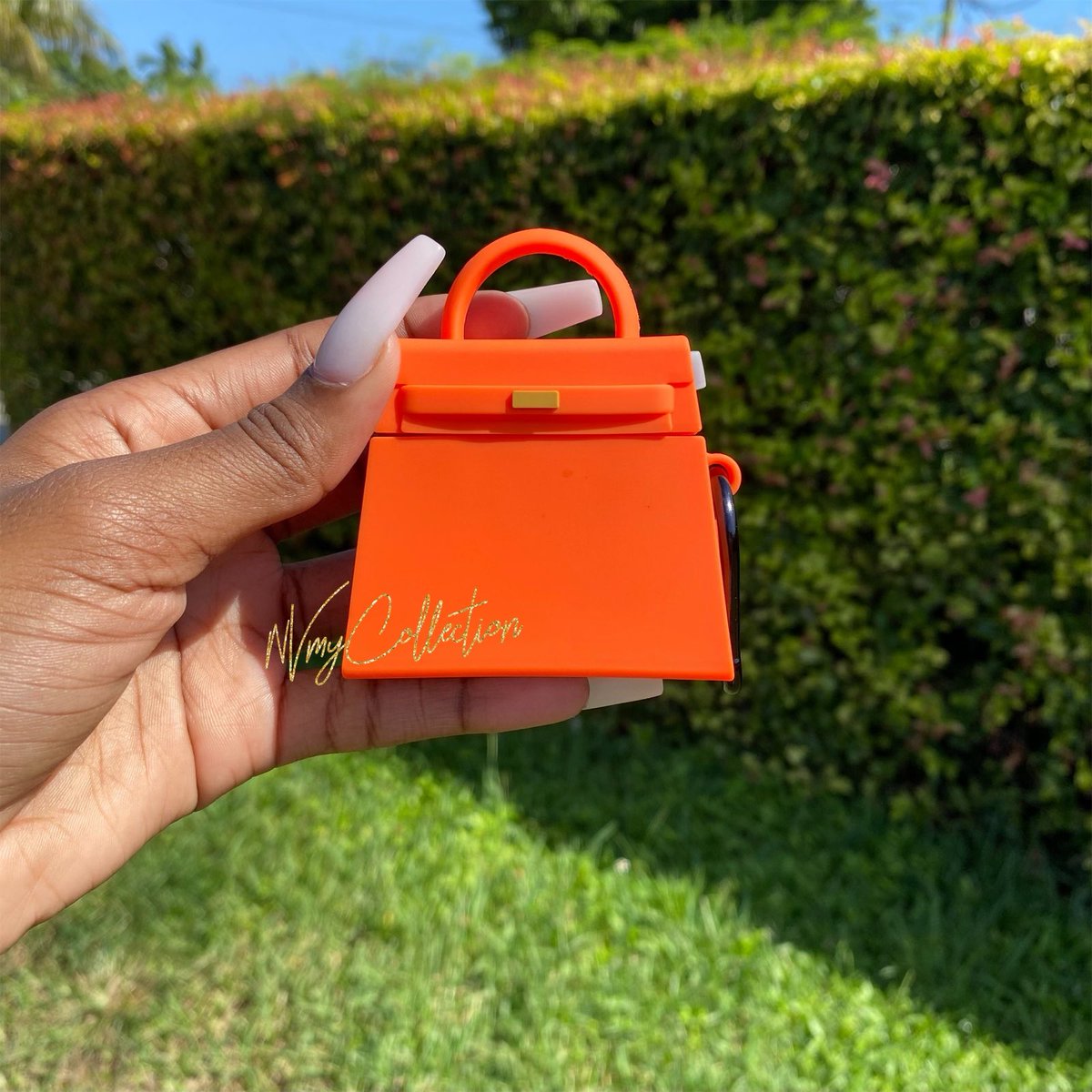 NVmyCollection's tweet photo. Big Birkin Bagโ AirPod case in 2 colors only for gen 1/2 ๐๐ only $14.99
Go shop now! ๐๐พ https://t.co/c4Xv7yOgrz
#nvmycollection https://t.co/lLhOPIOHgj