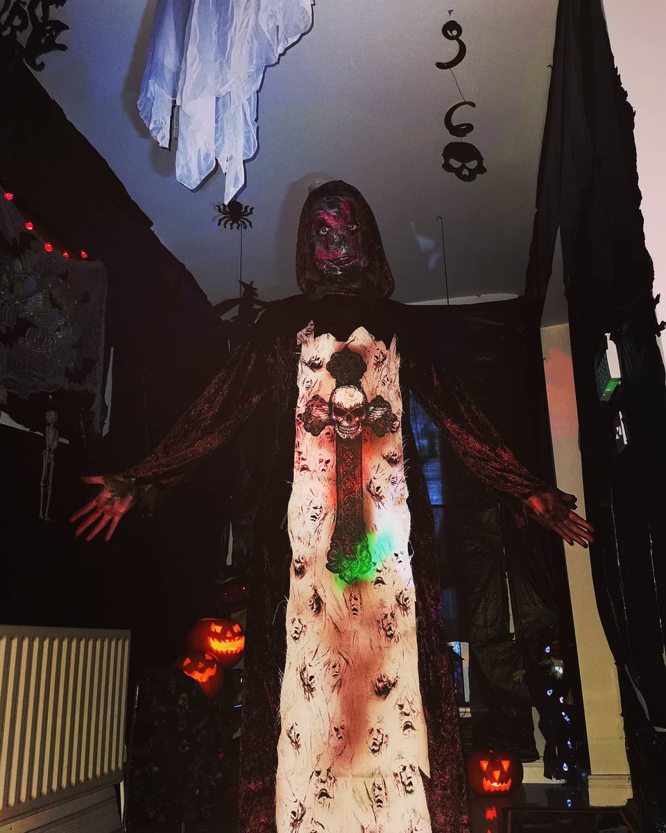 tehgerse's tweet photo. I love Halloween so much https://t.co/e5J7atIQCS