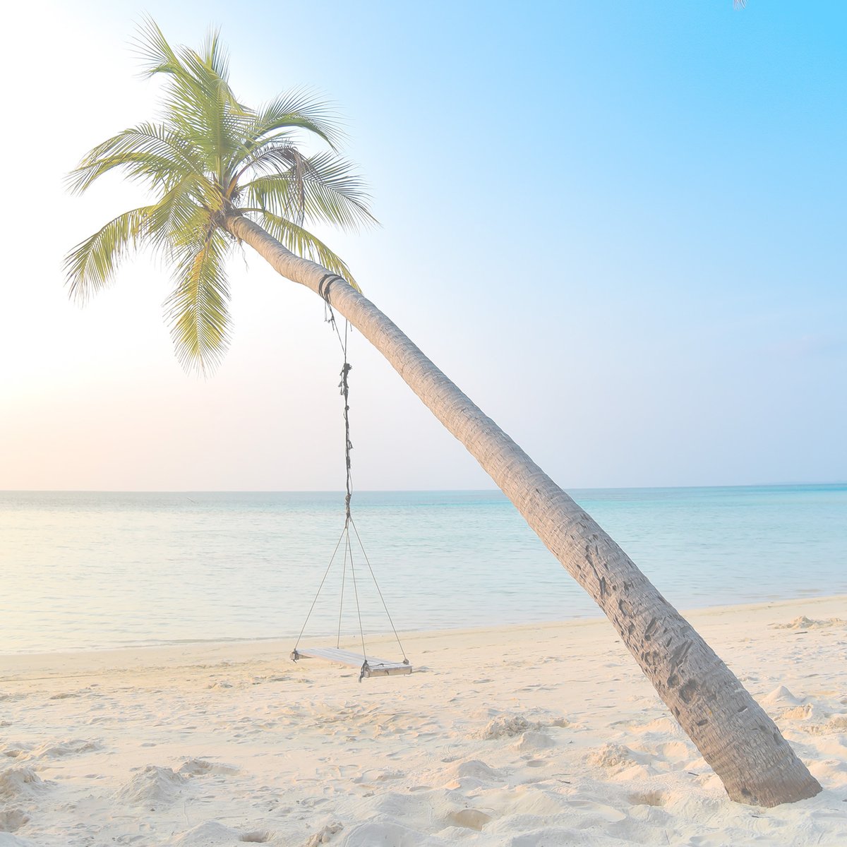 GetOnlinePod's tweet photo. Anyone else dreaming of the warmth?  As the evenings grow darker and colder here in the Uk, we can't help but long for adventure. 

Who are you following for a bit of #escapism? https://t.co/pSIzdHu2cZ