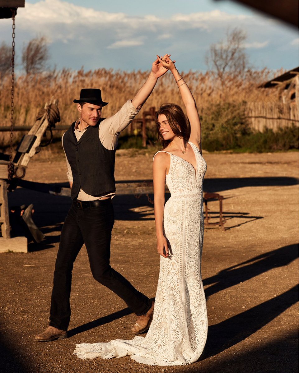 bylillianwest's tweet photo. With these new styles, you'll be dreaming of nothing else ☁️#LillianWest

_
#Style_66126
_
#newcollection #bohobride #bohoweddings #bridetrends #bridalstyle #weddinginspo #bridegoals #bridestyles https://t.co/jBRSRb8rn1