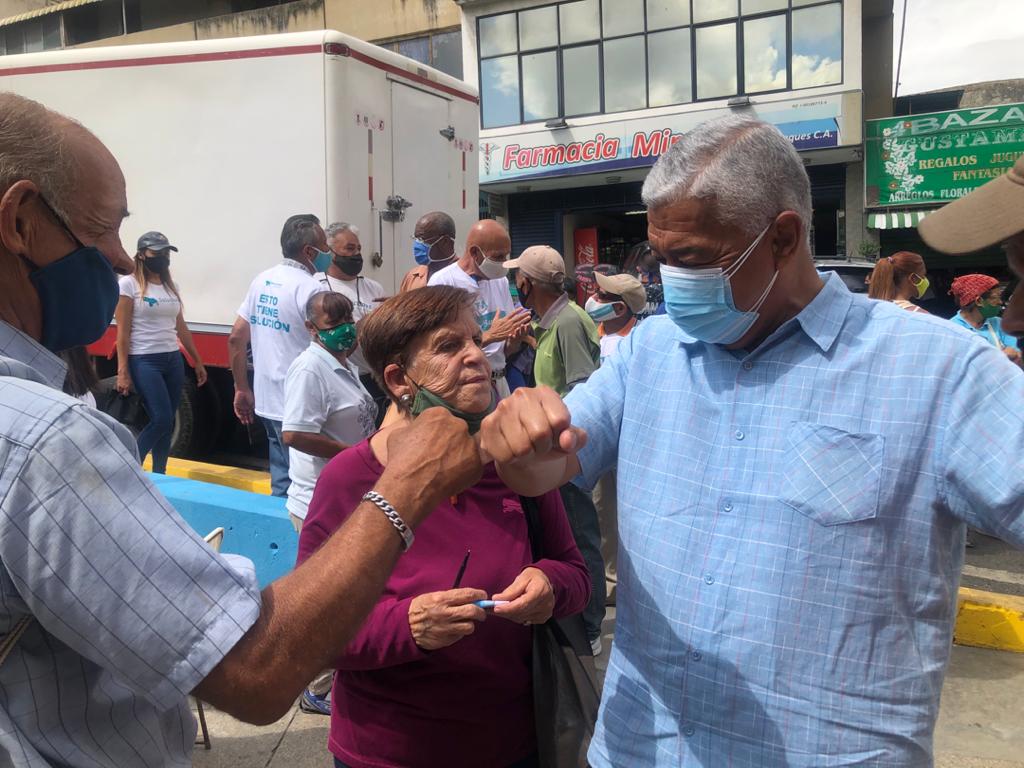 claudioefermin's tweet photo. En Soluciones vamos a la Asamblea Nacional para vigilar las inversiones públicas, para hacer contraloría social, para que se cumplan las leyes y para sancionar nuevas leyes que cambien la relación y acerquen los organismos públicos a los ciudadanos #AquíEstáLaSolución #Miranda https://t.co/LEb5yU9DIU
