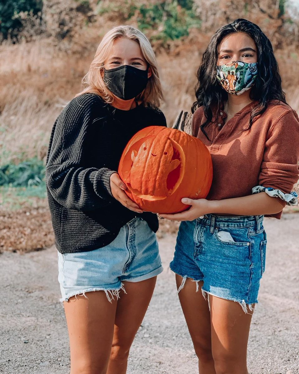 Wishing you a safe and happy Halloween! Don’t forget to celebrate safely and respectfully! 
📸: <a href="/MaineAlphaPBP/">Pi Beta Phi ME Alpha</a>