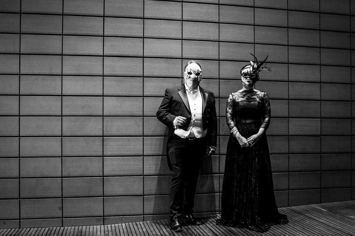 NewCamerata's tweet image. Happy Halloween from New Camerata Opera! Here’s a creepy shot of two masked singers at our recent “Masquerade” concert, in Times Square! Stay safe today, and wear a mask!
.
Photo: Nadir Aslam
.
.
.
.
.
.
.
.
#newcamerataopera #operasinger #halloween #halloween2020