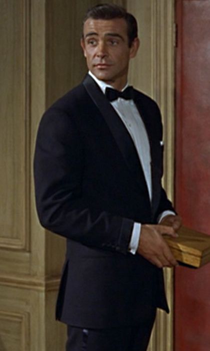 CentyClaus's tweet photo. If there was ever to be "over-dressed" in a Tux, it's today. #RIPSeanConnery #RIPBond https://t.co/uNRpSkVUGW