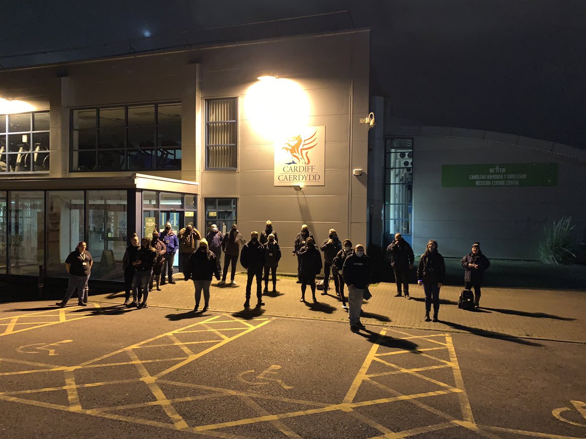 YouthCardiff's tweet image. Cardiff Youth Service staff and partners supporting  young people in Ely and Caerau #Halloween

Staff Gwasanaeth Ieuenctid Caerdydd a partneriaid yn cenfogi pobl ifanc yn Threlai a Chaerau #CalanGaeaf