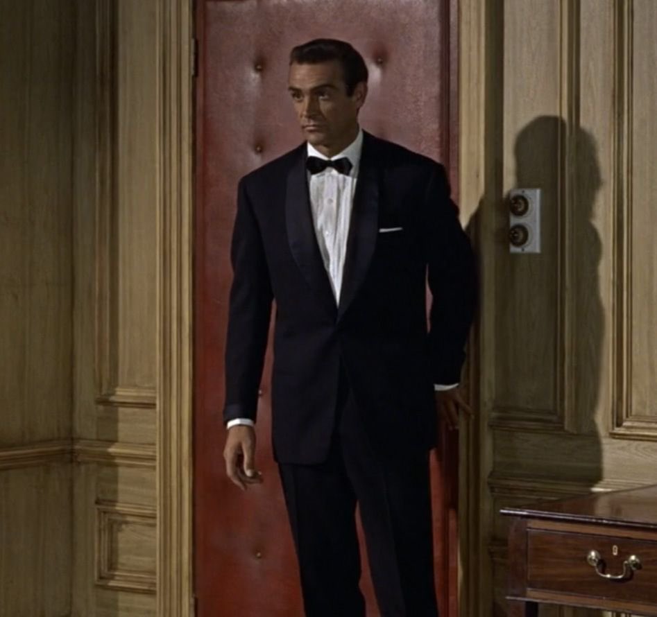 Mohans_Tailors's tweet photo. .@Mohans_Tailors pays tribute to legendary actor Sir #SeanConnery 1930-2020. His most iconic role, #JamesBond #007. A #mensstyle #icon, seen here in his #bespoke #AnthonySinclair #suits worn in “Dr. No” “Goldfinger” &amp; more.

2126970050 https://t.co/f4835KBj8u @GQMagazine @CNBC https://t.co/E8D1dAAq81