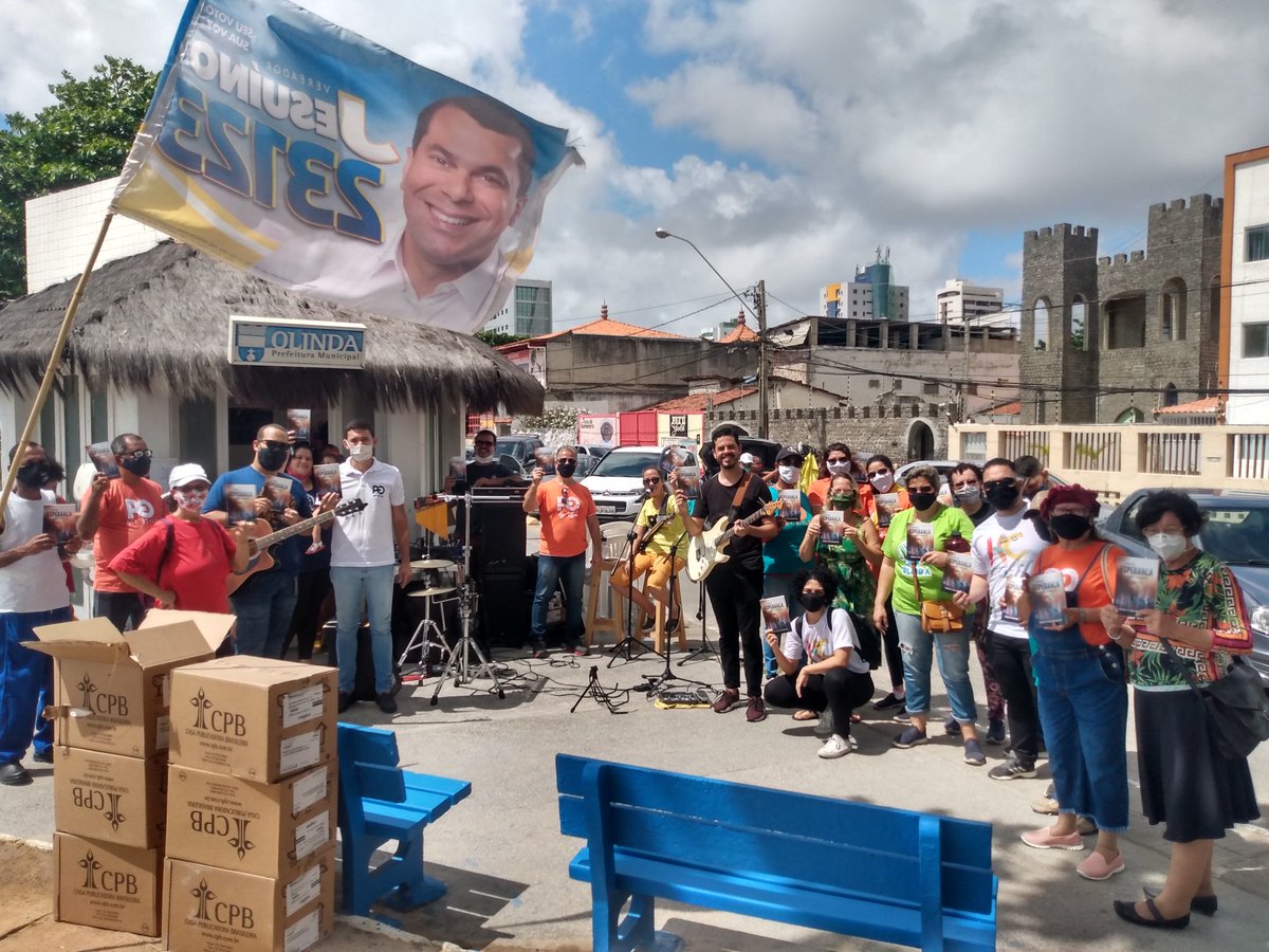 NaldimarOliver's tweet photo. Glórias a Deus pelo maior impacto de Casa Caiada. Dessa vez tivemos até louvor ao vivo, 6 caixas de Livros entregue e muitas emoções. @prmoisesmsilva @pr_rafaelsantos @pastorotimar @DiegoLimadePaul @iasd @uniaonordeste @everondonato @Alissonrmf @HelvioGroeschel https://t.co/hoRAy4laa6