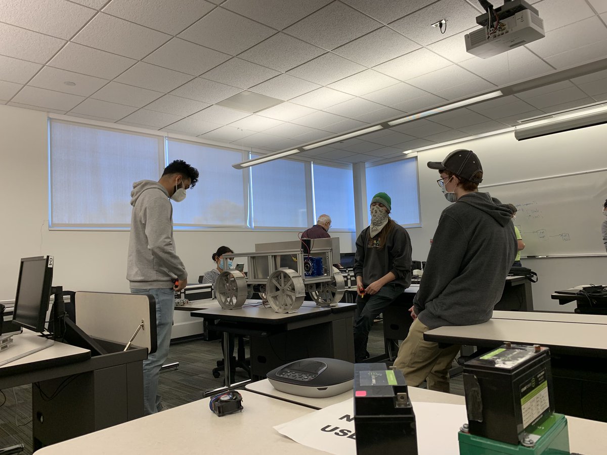 Oaktobotics's tweet photo. Making lost of progress today. Finishing design ideas. #NASA #nasalunabotics #lunabotics https://t.co/1f60QC9vS7