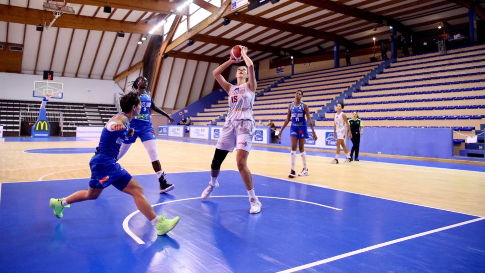 Aby GAYE forfait pour le rassemblement des Bleues, Kendra CHERY et Ana TADIC appelées en renfort - postup.fr/2020/10/31/aby…