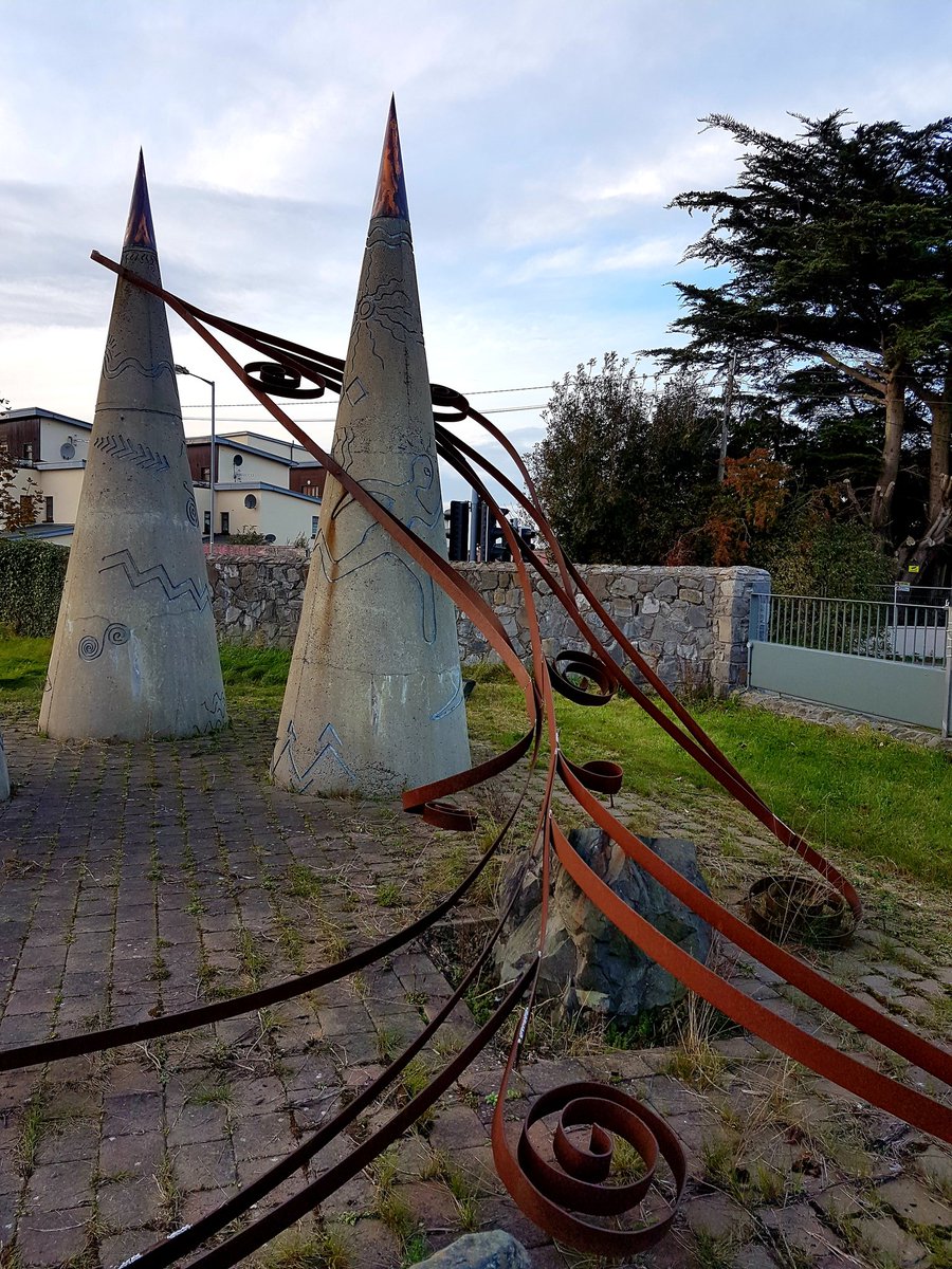 #MagicMoment <a href="/StOliversCC/">St Oliver's CC</a> !#SightsAndSoundsOfDrogheda !#TheSource !Of Art and Engineering!What do you see!I see man from the beginning of time!And this will stand the test of time!Take a look around!Always make sure you see all sides!#OpenMind !#MyHomeTown !#TopGeezers !!!😎