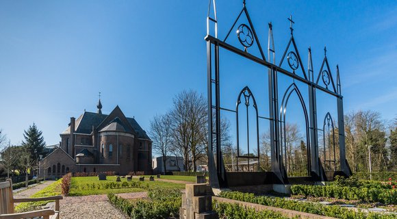 In de katholiek kerk is maandag 2 november #Allerzielen, de dag dat we aandacht geven aan de gestorvenen. Recent of langer geleden, dat maakt niet uit. Meer informatie via de website van de H. Nicolaasparochie in Zoetermeer => nicolaasparochiezoetermeer.nl/contact/actuee…. #Nicolaaskerk #Zoetermeer