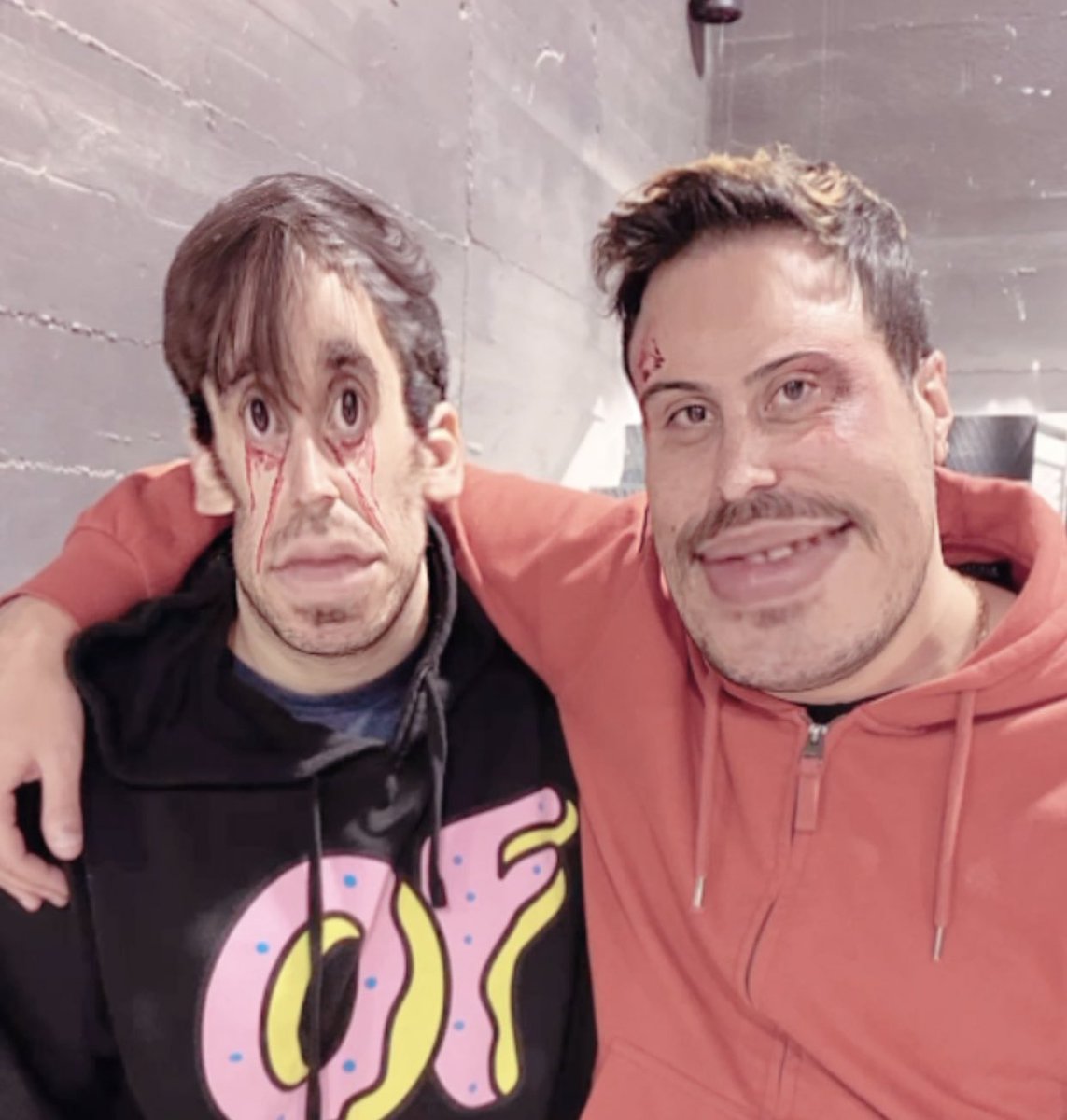 mangelrogel's tweet photo. Niños, tened cuidado esta noche con este par de monstruos https://t.co/wUMlornW1F