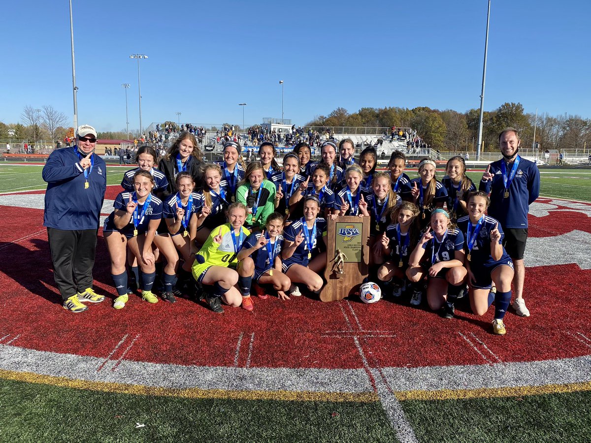 IHSAA1's tweet photo. Congratulations to this year‘s #IHSAA Class 2A Girls Soccer State Champion, the Fort Wayne Bishop Dwenger Saints! 
🏆⚽️🥇@BishopDwengerHS https://t.co/pw9OQLbgLZ