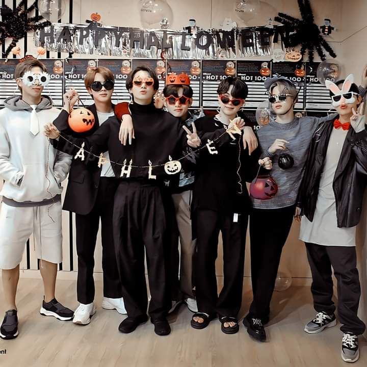 ARMYIndonesiiaa's tweet photo. #방탄소년단 #Holloween2020 #BTSV #JUNGKOOK #From_JungKook #From_V #ARMY #BTS https://t.co/9MEKji2mF1