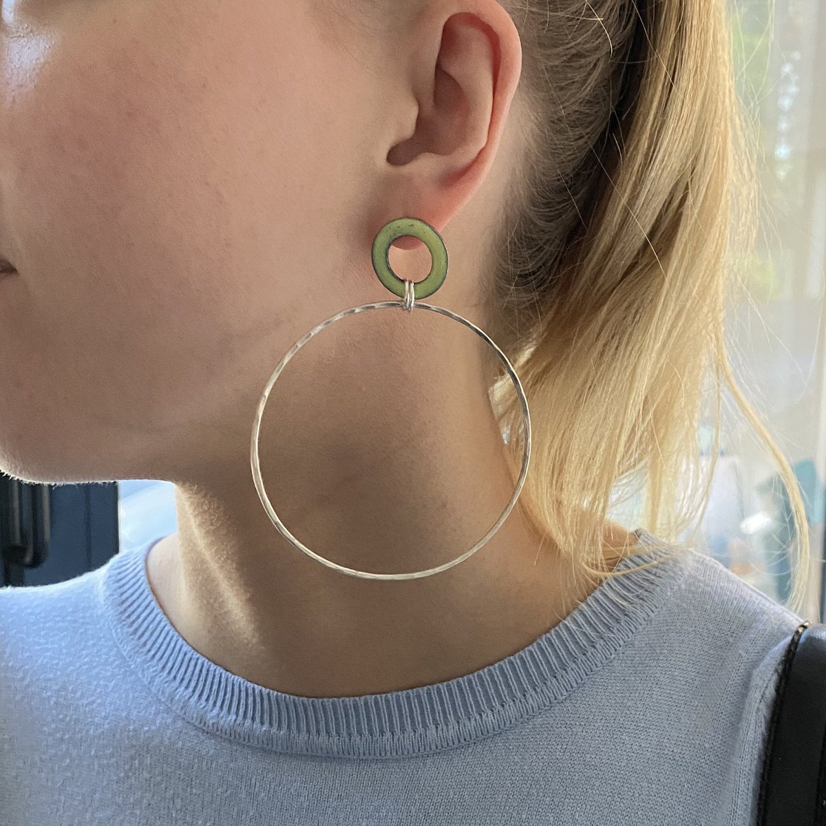 MaisyPlum2's tweet photo. Large Silver Hoop Earring - Single Earring - Funky Enamel Earring https://t.co/SFVU0ydEvL #EshopsUK #HandmadeHour ##LondonisLovinit #UKGiftAM #EtsyUK ##StandWithSmall #Inbizhour #etsyselleruk #SingleEarring https://t.co/mmHfmrxDie