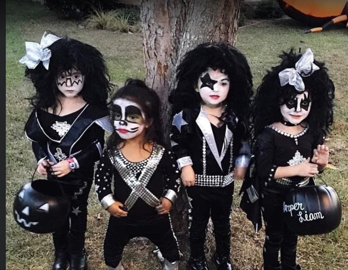 #Kiss   Credit the “The Mom Feed”
