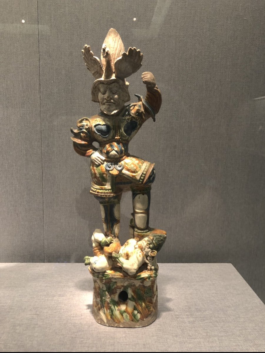 realgavinlee's tweet photo. Notice the head decorations of the warrior figures in the Tang Tombs. This special design has two wings and probably has a Sassanian Persian origin too. These “wings” influenced the design of caps in mandarins’ uniform in almost all East Asian countries for more than 1000 years. https://t.co/KMepmy7mP7