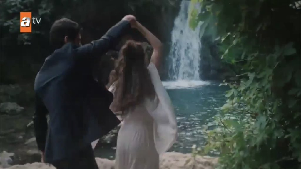 he’s spinning her around like a carousel I’M GONNA NEED BTS FOOTAGE OF THIS SCENE FOR RESEARCH  #Hercai  #ReyMir