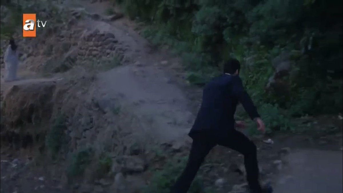 oh my god she’s walking away because she’s gonna die EVERYBODY PLEASE BE QUIET WHILE I CRY FOR THE 1000TH TIME  #Hercai  #ReyMir