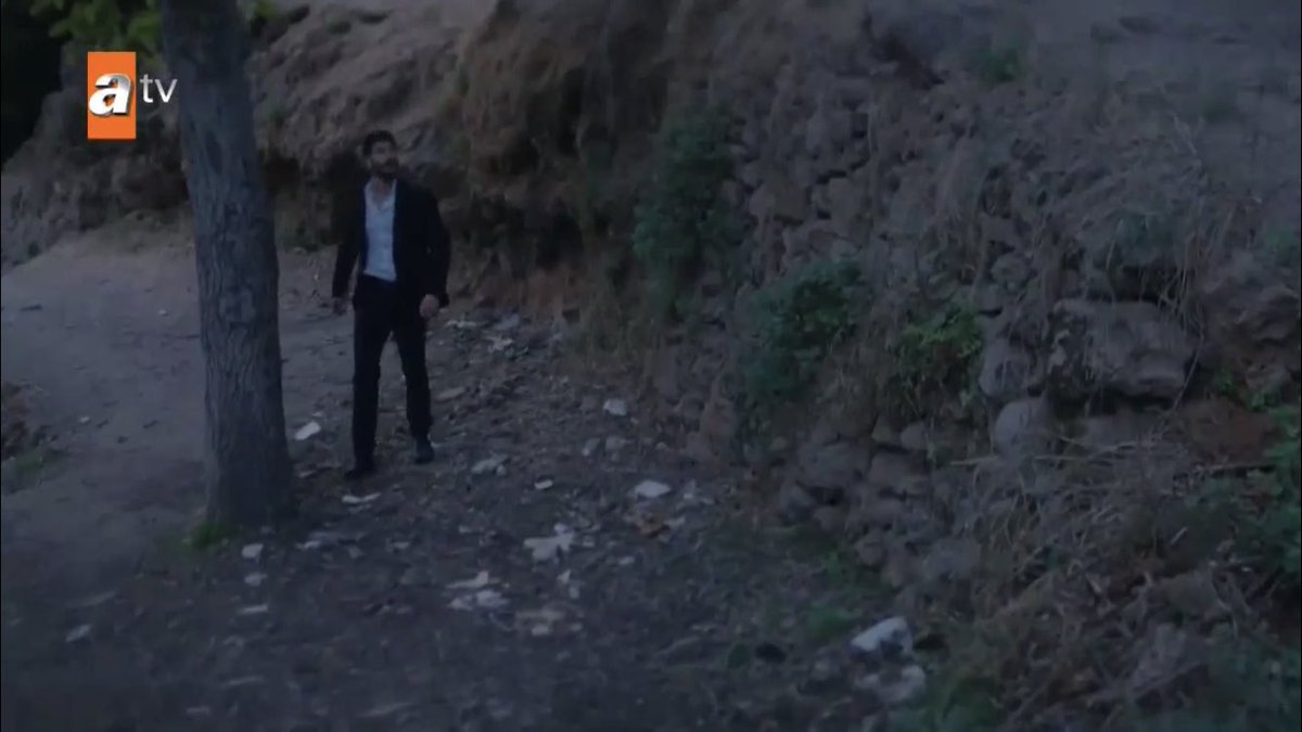 oh my god she’s walking away because she’s gonna die EVERYBODY PLEASE BE QUIET WHILE I CRY FOR THE 1000TH TIME  #Hercai  #ReyMir