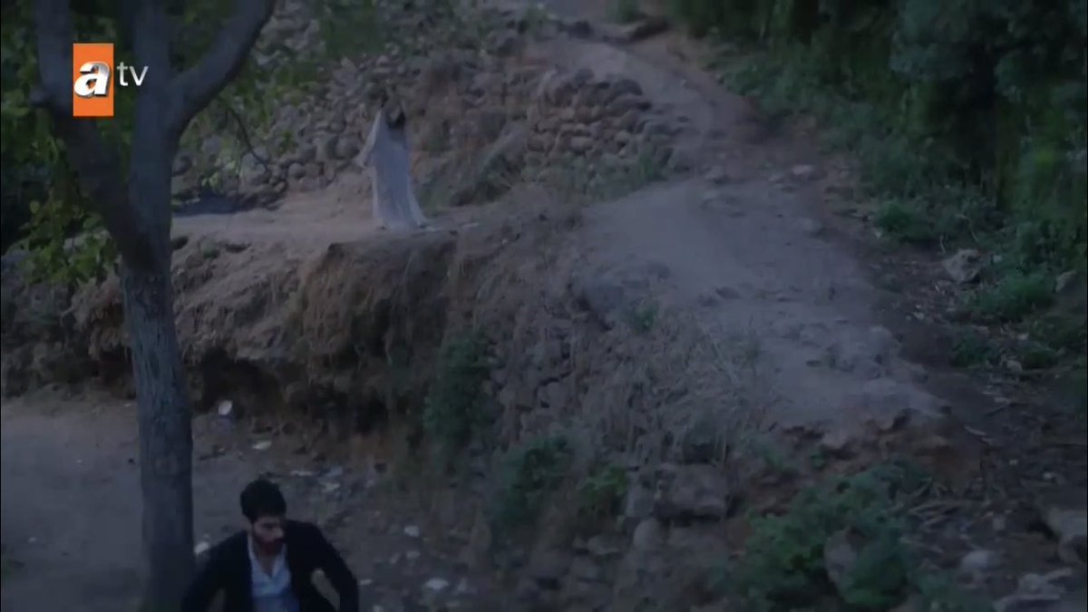 oh my god she’s walking away because she’s gonna die EVERYBODY PLEASE BE QUIET WHILE I CRY FOR THE 1000TH TIME  #Hercai  #ReyMir
