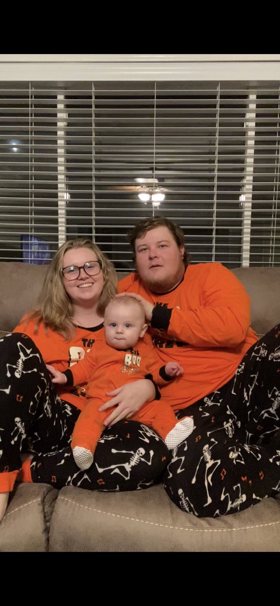 brittneyybryson's tweet photo. Halloween pictures are hard https://t.co/NMBHwlGhZ0
