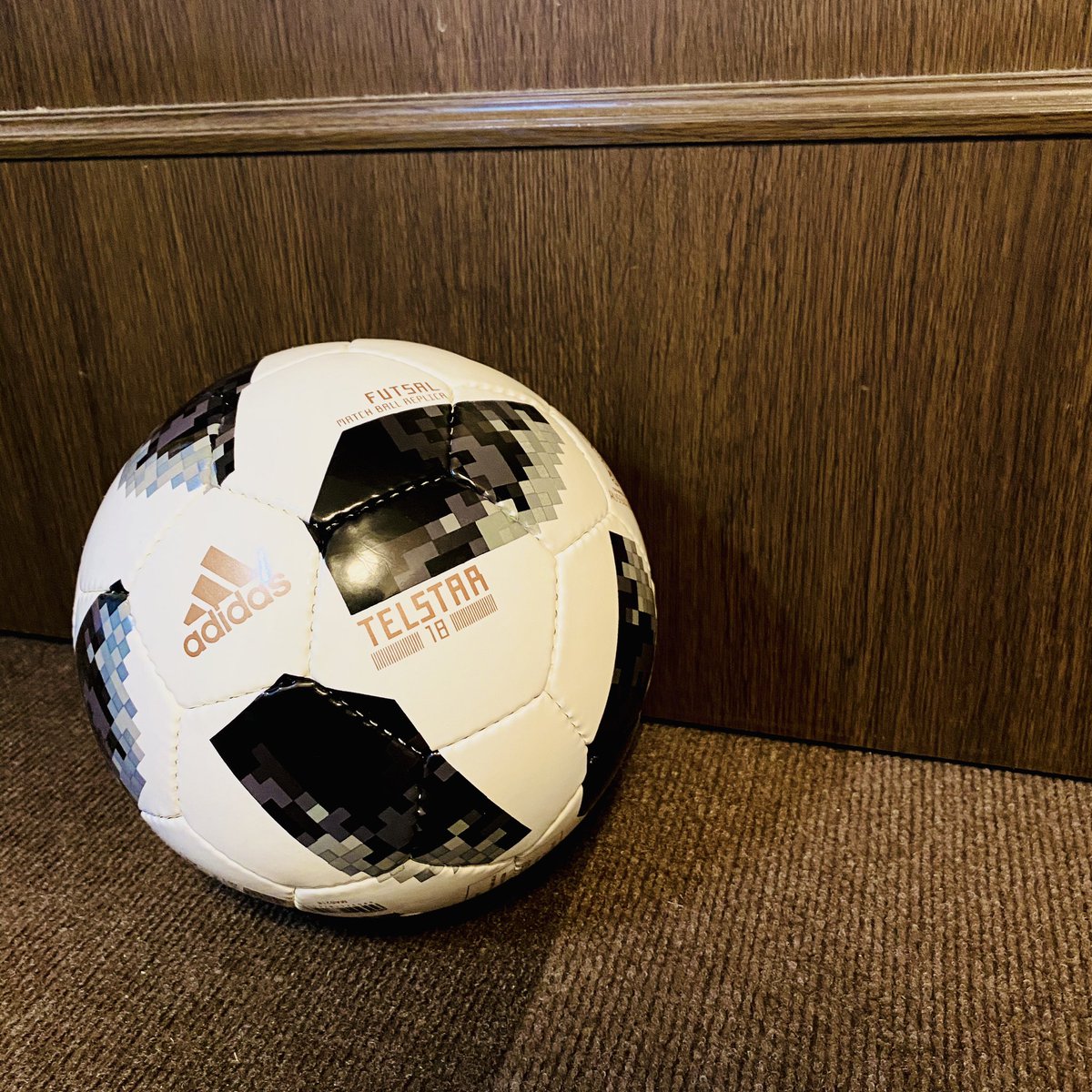 mochi_mochi828's tweet photo. フットサルボールを新調☆
ありがとう #TEAMGEIST
よろしく #TELSTAR18
#futsal #adidas #soccer #フットサル #アディダス #サッカー #チームガイスト #ドイツW杯 #テルスター18 #ロシアW杯 #アディダス大好き #サッカー好きと繋がりたい #フットサル好きと繋がりたい #アディダス好きすぎる https://t.co/SX6bgaYM4R