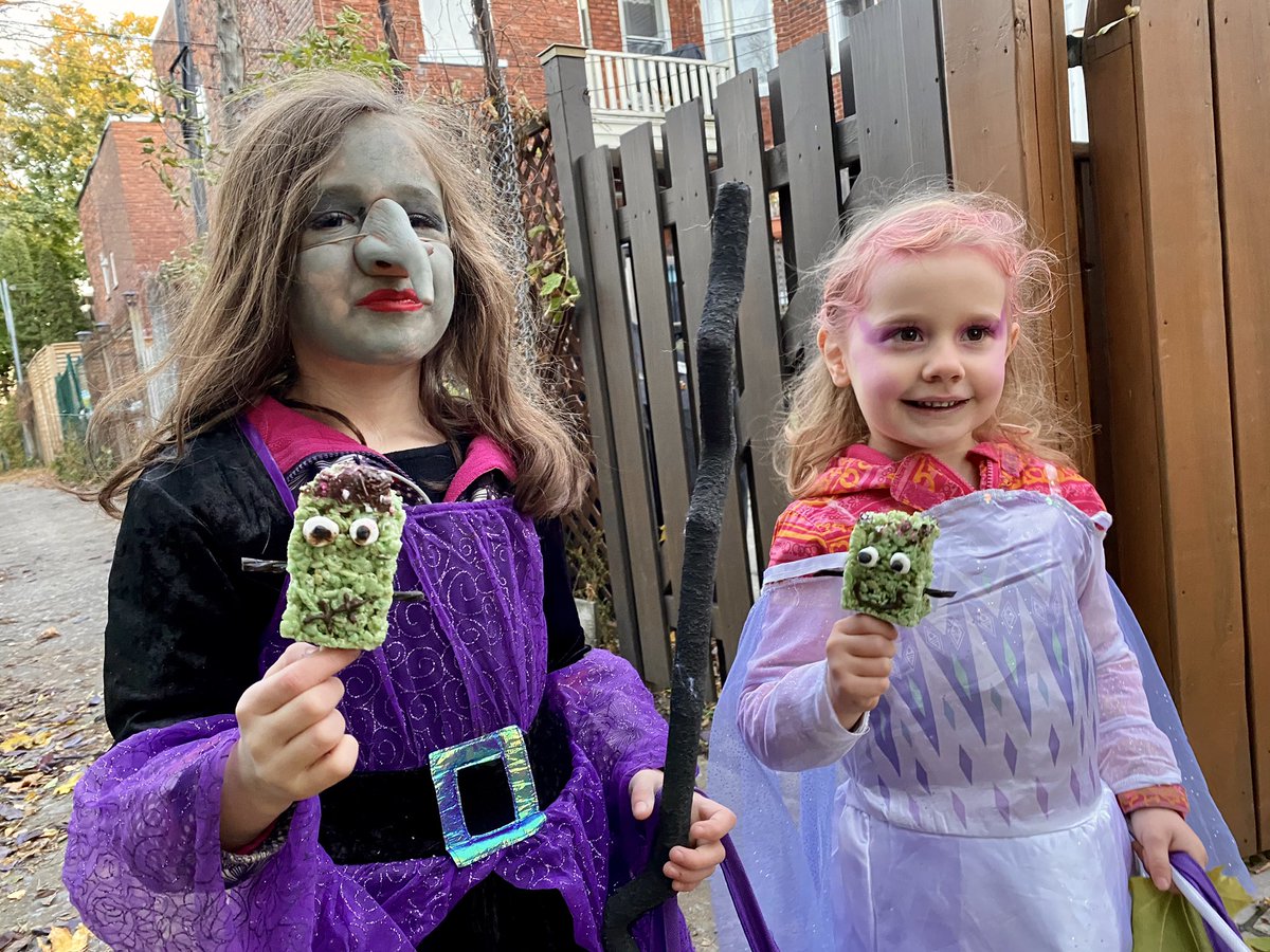 tledwell's tweet photo. Happy Halloween! A rare moment of relative freedom and great displays of creative candy delivery. What fun! https://t.co/Dn4ur1CKls