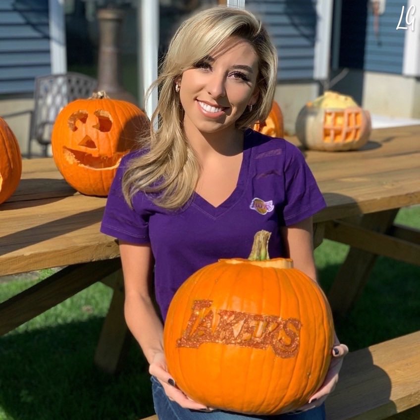 LakerGirls's tweet photo. A very Lakers Halloween 🎃 https://t.co/gGtuueIHwN